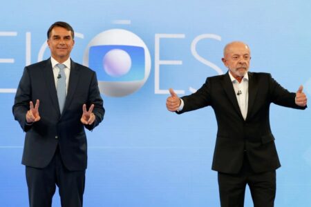 O que é verdade e o que é falso nas afirmações de Lula e Flávio Bolsonaro no debate? Confira a checagem
