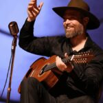 Rádio Nova Fogaréu comemora quatro anos com espetáculo de Marcus Biancardini no Cine Teatro São Joaquim