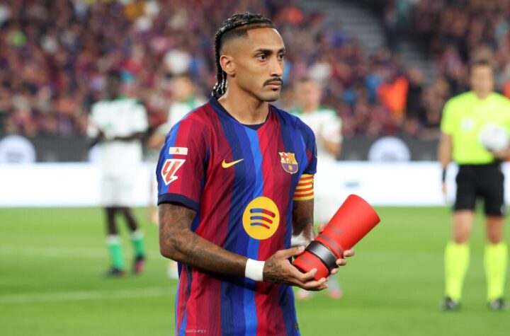 Raphinha retorna a jogar contra o Real Betis após lesão na Data Fifa