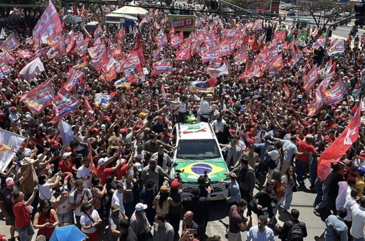 Sargentos manifestam apoio a Lula em ato em Ceilândia