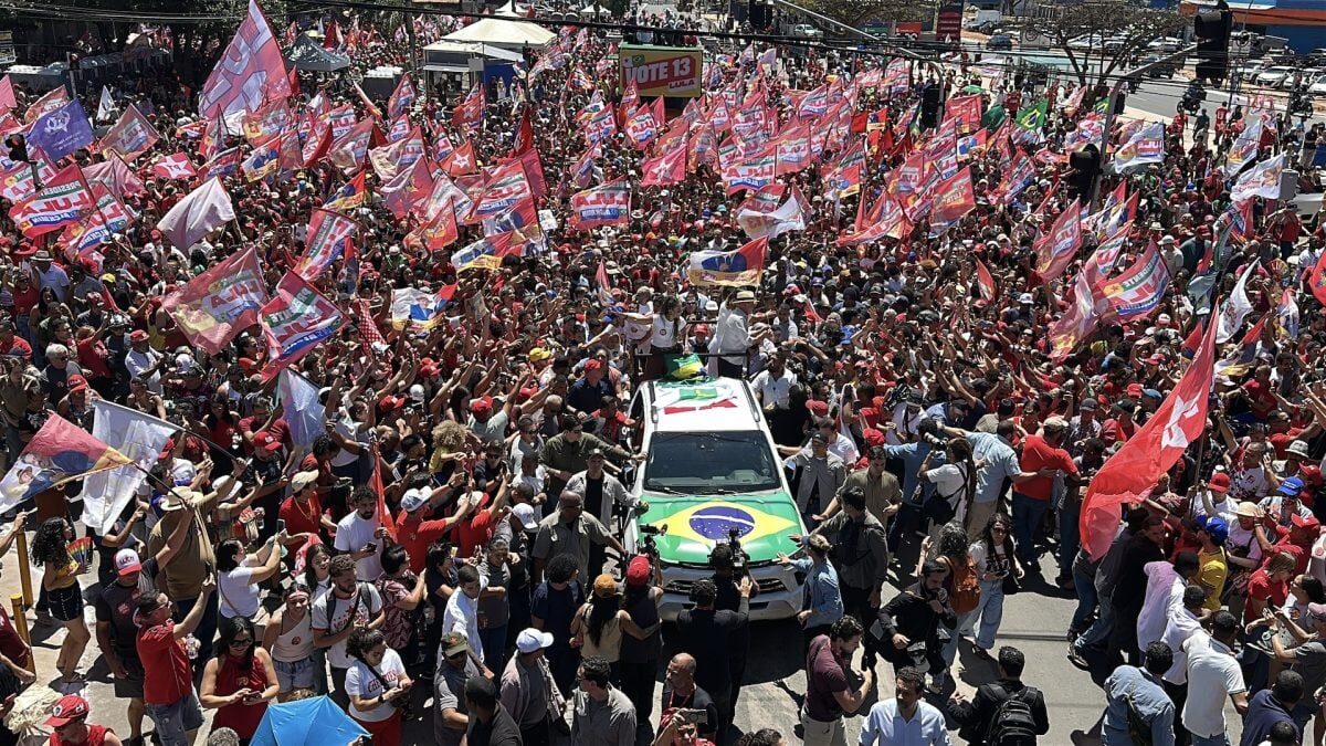 Sargentos manifestam apoio a Lula em ato em Ceilândia