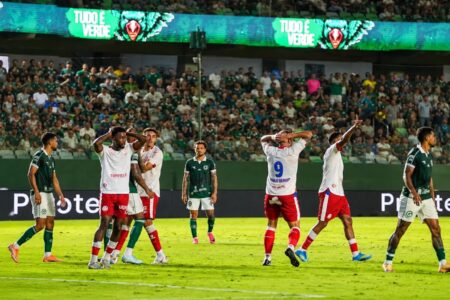Série B: Goiás tropeça diante do Náutico na Serrinha e vê acesso cada vez mais distante