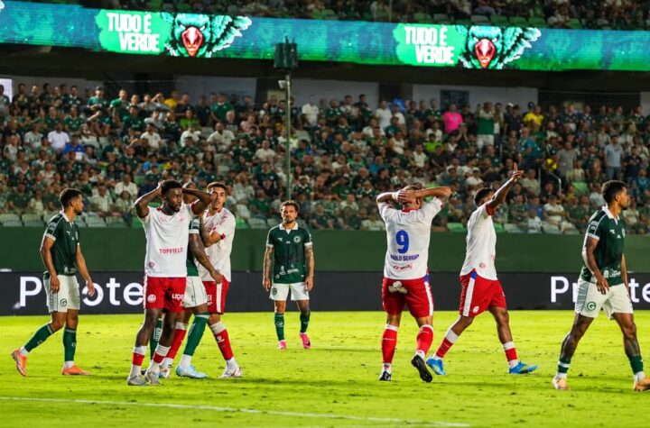 Série B: Goiás tropeça diante do Náutico na Serrinha e vê acesso cada vez mais distante