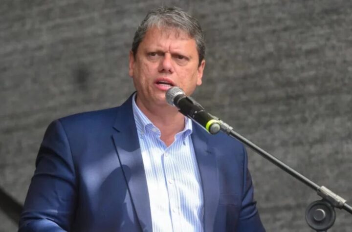 Tarcísio critica interferência do Judiciário no debate eleitoral