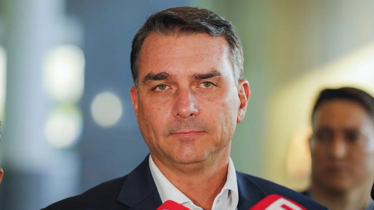 TSE manda suspender site que oferece criptomoedas por apoio a Flávio