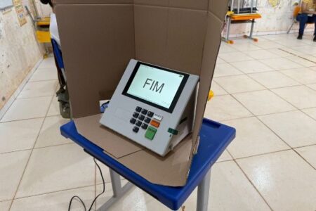 TSE registra substituição de 421 urnas nas primeiras duas horas de votação