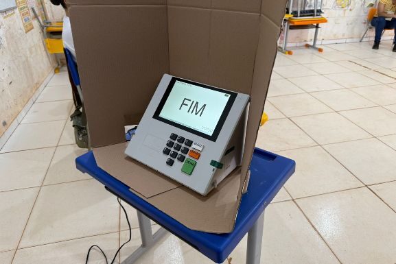 TSE registra substituição de 421 urnas nas primeiras duas horas de votação