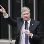 Van Hattem diz que Senado irá abrir impeachment de Moraes com Lula ou Flávio no Planalto