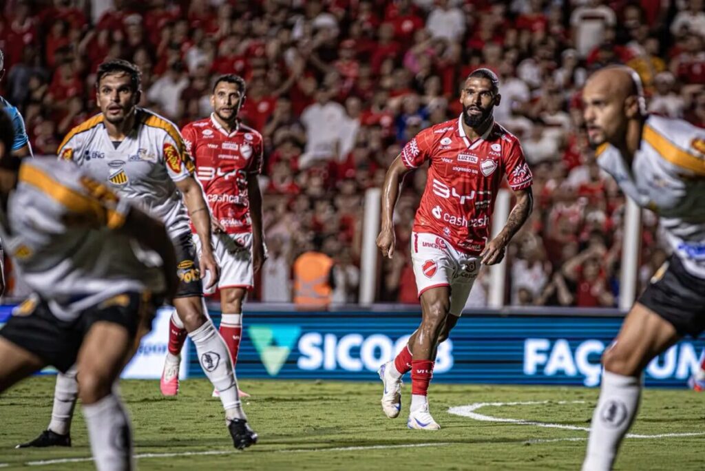 Virada e frustração! Vila Nova sofre empate do Novorizontino no final e segue líder da Série B